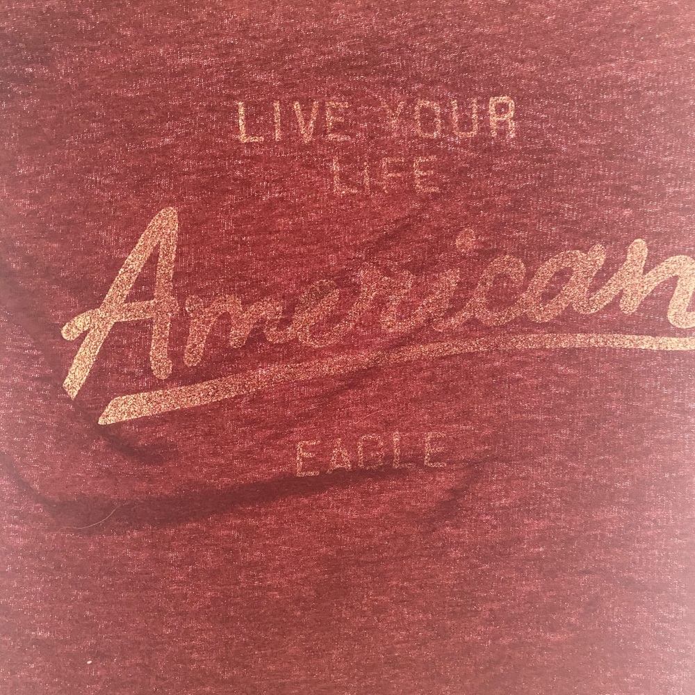 American Eagle tee shirt.